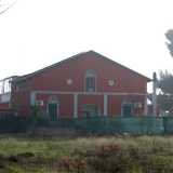 L�edificio principale, abbandonato per decenni, � stato ristrutturato nel 1994 per ospitare un centro di recupero per tossicodipendenti. La villa � stata praticamente ricostruita e a parte la forma non conserva nulla di �antico�. Si presenta ora con un color rosso acceso che predomina sugli infissi verdi e le decorazioni bianche